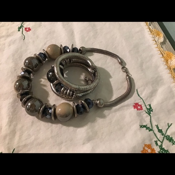 Large Beads Necklace & Bracelet - Picture 8 of 10